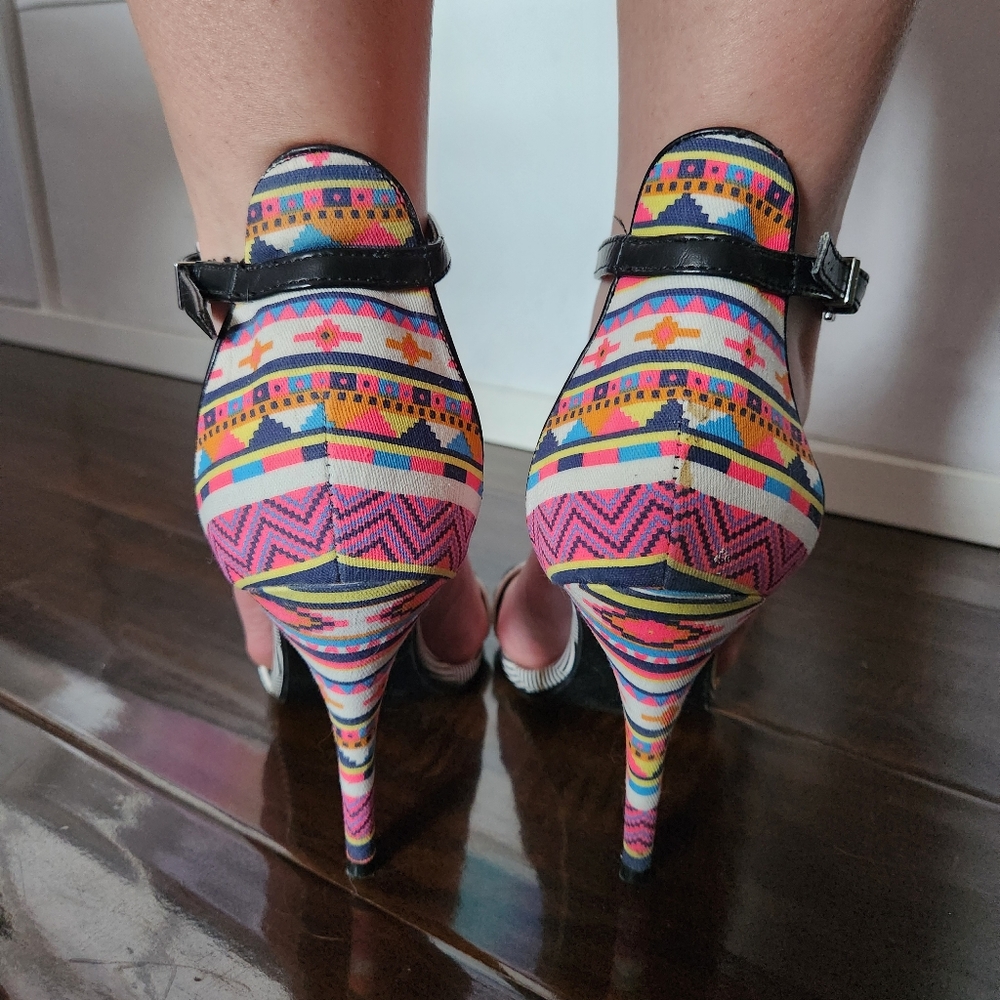 Chinese Laundry Multicolor Aztec Print Heels Size 8 - Picture 5 of 10